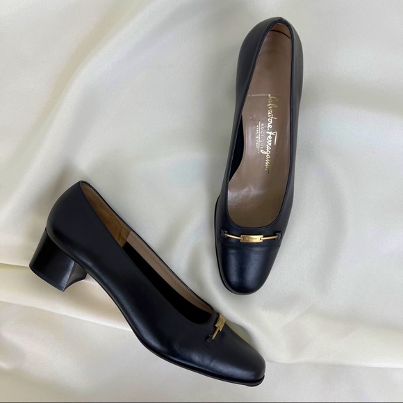 Salvatore Ferragamo Shoes - 80s Vintage Salvatore Ferragamo Black Pumps